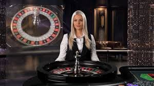Tampilan aplikasi mobile latoto88 dengan tabel kasino langsung dan menu sportsbook